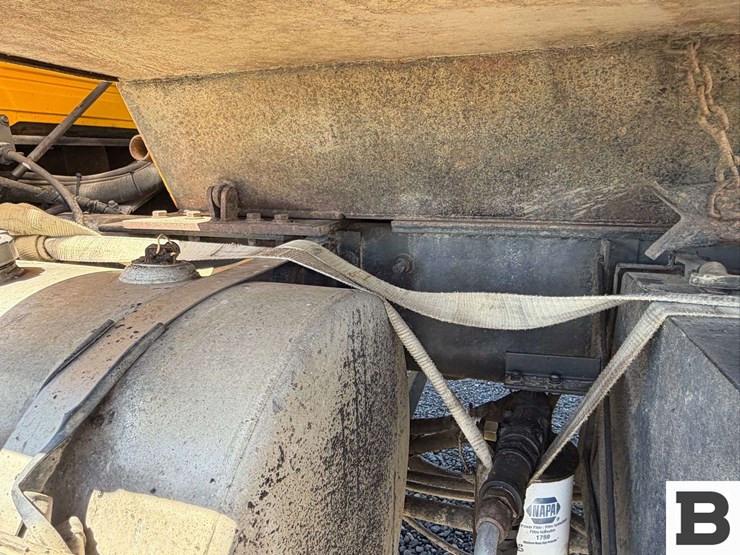 2001-mack-cl713-image-18
