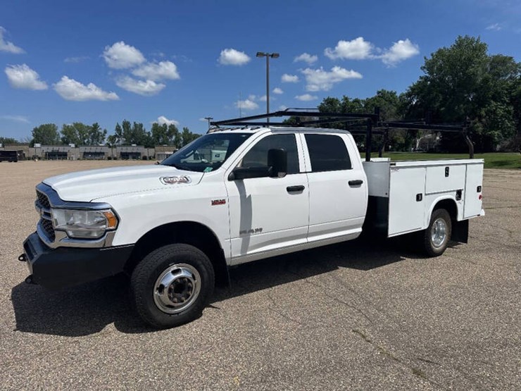2022-dodge-3500-image-1