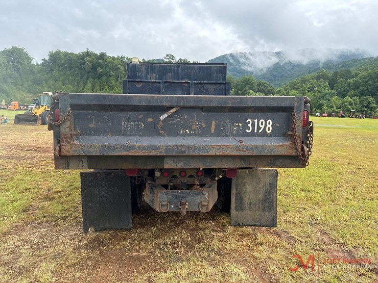 2004-international-durastar-4400-image-6