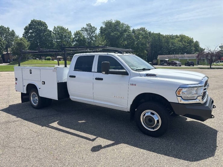 2022-dodge-3500-image-3