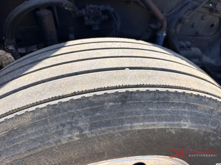 2013-kenworth-t660-image-19