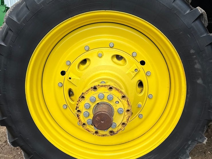 2013-john-deere-8235r-image-12