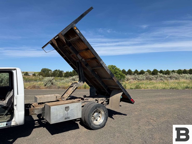 2002-ford-f550-image-45