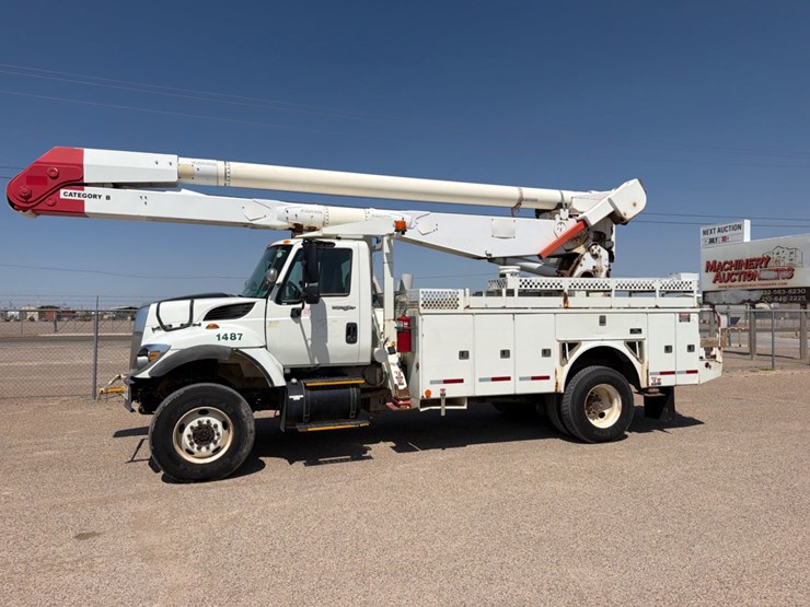 2008-international-workstar-7400-image-1