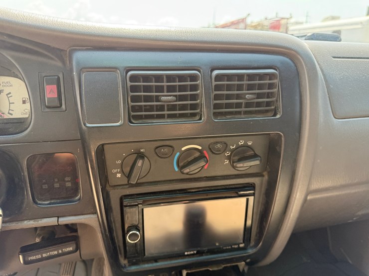 2003-toyota-tacoma-image-40