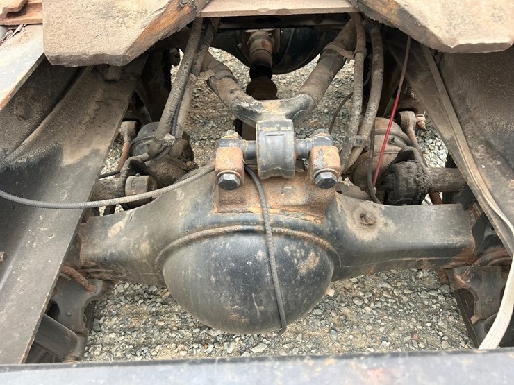 2003-freightliner-fl112-image-76