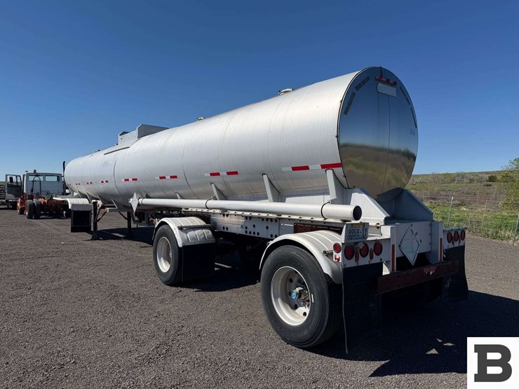 1994-west-mark-8000-gallon-tanker-trailer-image-4