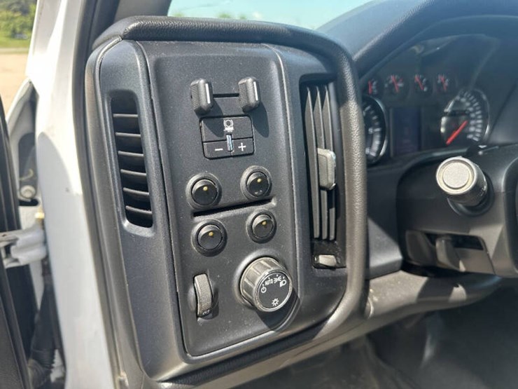 2018-chevrolet-silverado-2500hd-image-10