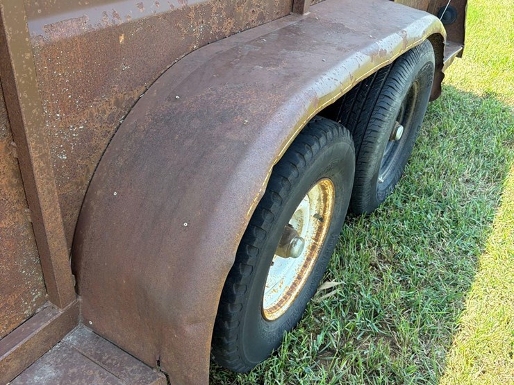 1984-circle-j-6ft-x-16ft-bumper-hitch-livestock-trailer-image-11
