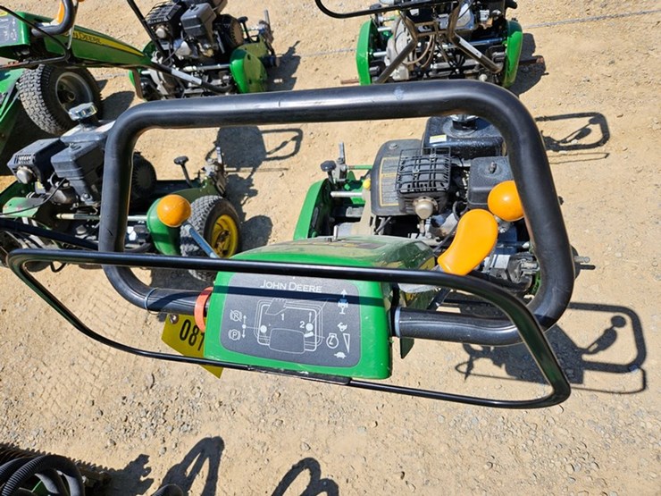 john-deere-220-image-17