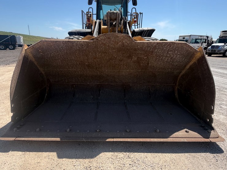 2018-deere-744k-image-2