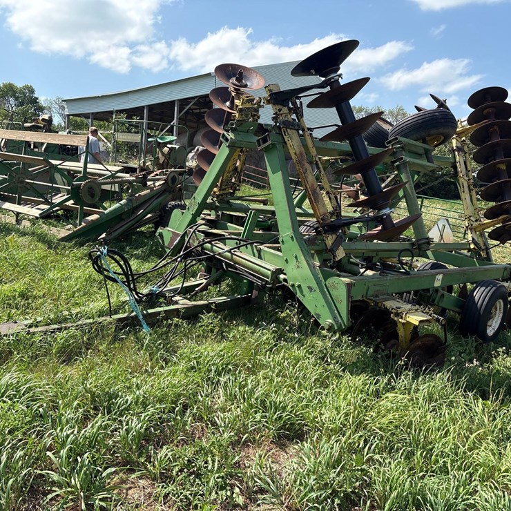 JOHN DEERE 230