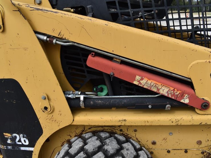 caterpillar-226-image-8