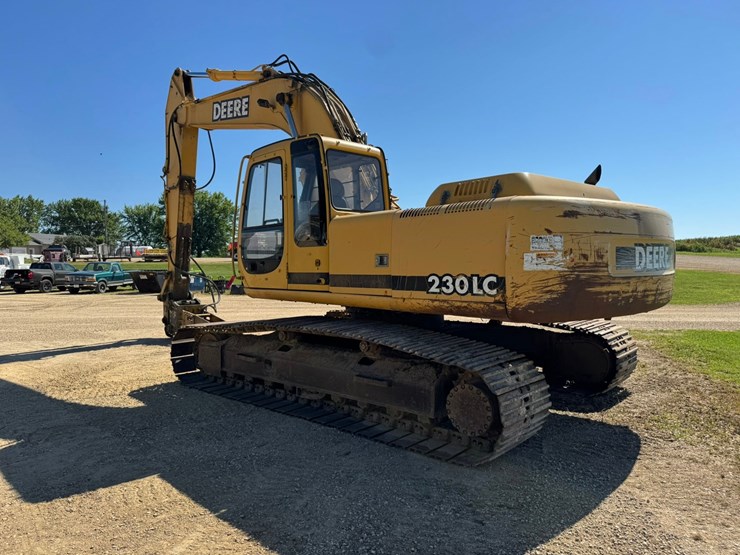 deere-230-lc-image-3