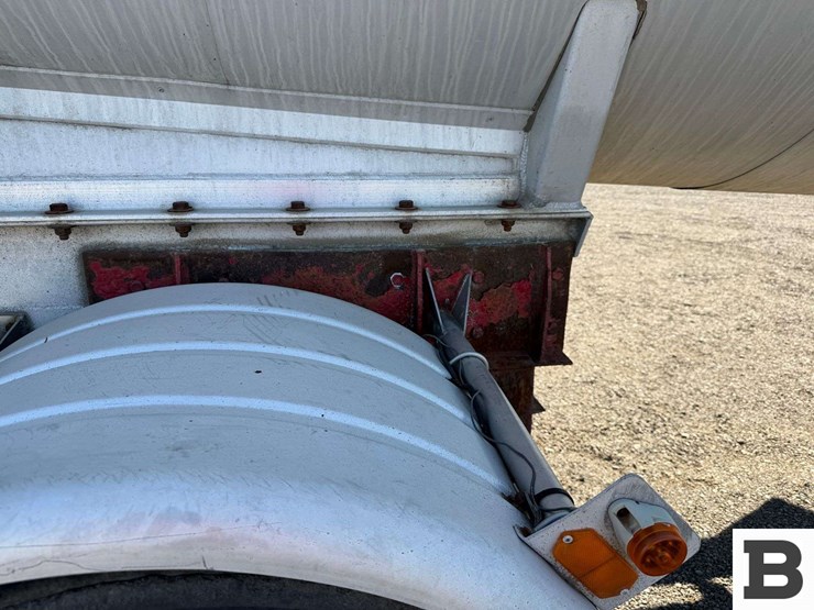 1994-west-mark-8000-gallon-tanker-trailer-image-35