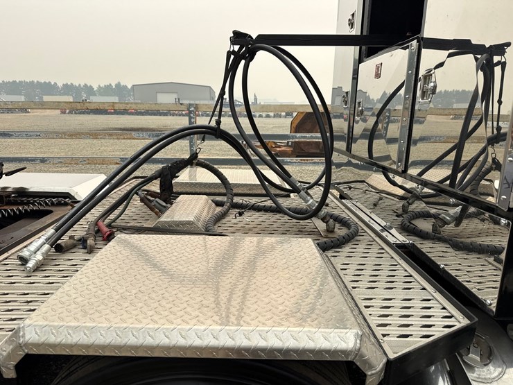 2007-peterbilt-379-image-41