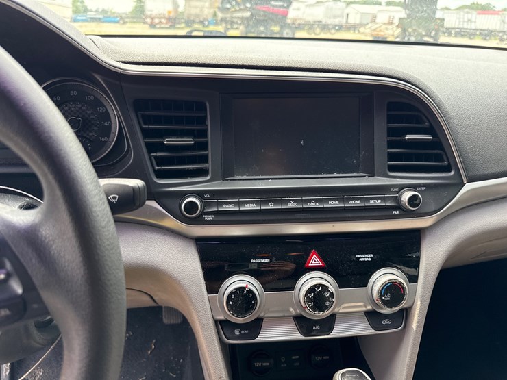 #42717-•-2019-hyundai-elantra-sedan-kmhd84lf4ku743043-inv#-42717-image-24
