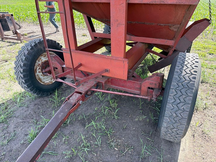 m&w-350-bushel-gravity-wagon-image-8