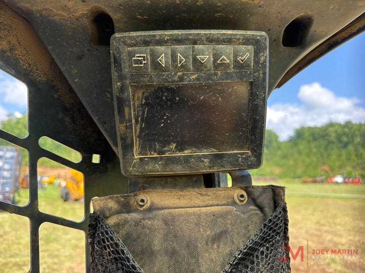 2024-deere-331g-image-22