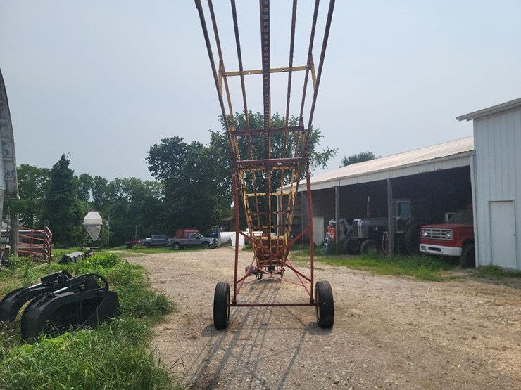 new-holland-bale-conveyor-w/transport-tires-and-electric-motor-image-21