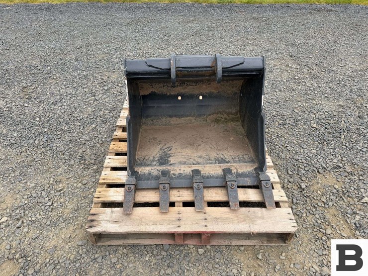 bobcat-30"-bucket-image-2