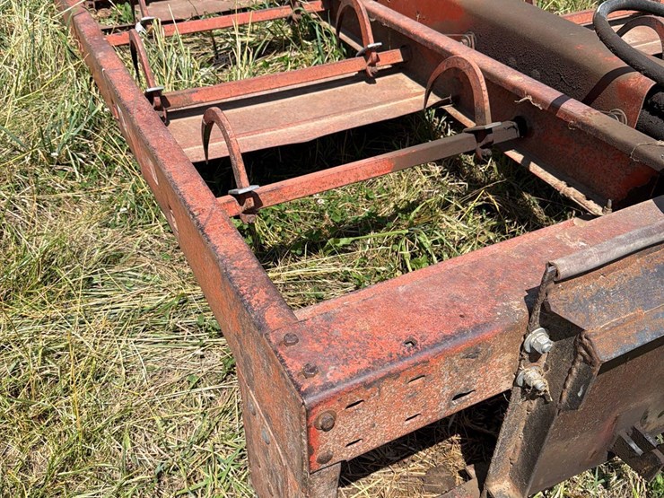 new-holland-l553-image-4