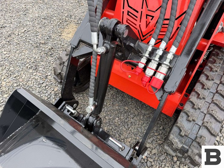 2026-sdlanch-ssl580-mini-skid-steer-image-9