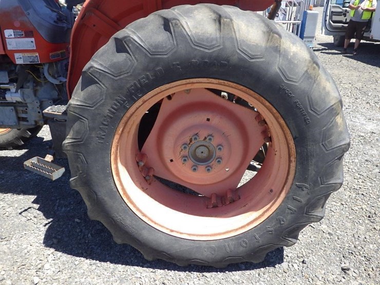 kubota-m900-tractor-image-10