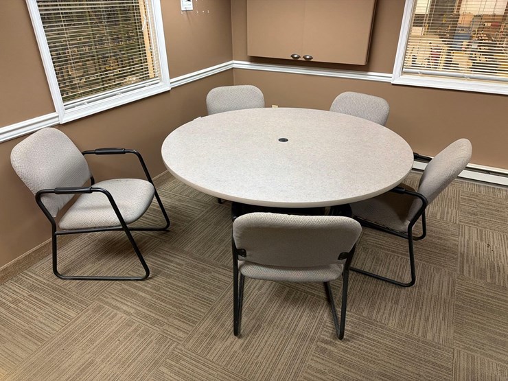 5’-round-table-with-chairs-image-1
