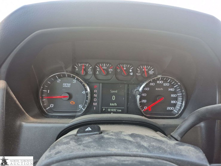 2015-chevrolet-silverado-3500hd-image-14