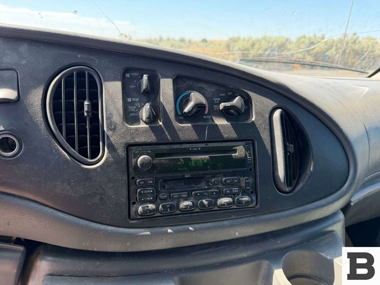 2003-ford-econoline-350-image-25