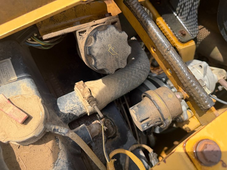 2005-caterpillar-d5g-image-54