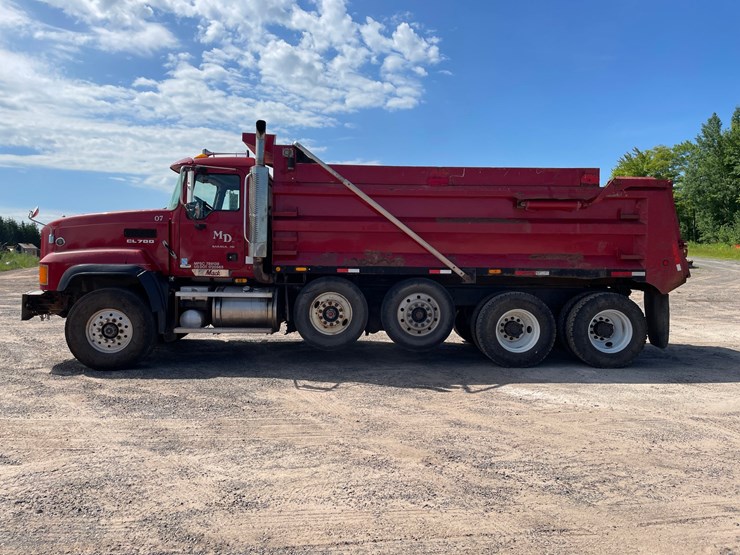 2007-mack-cl700-image-2