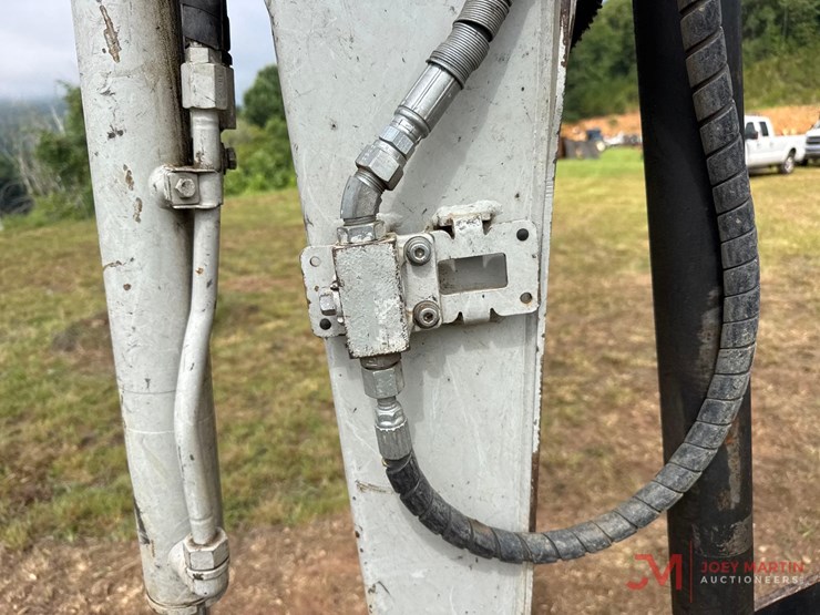takeuchi-tb230-image-18