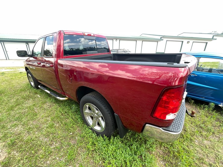 2011-dodge-1500-image-21
