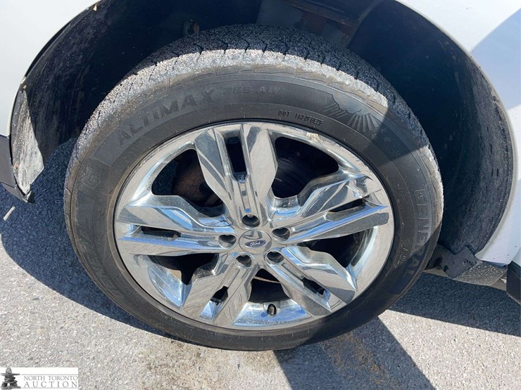 2013-ford-edge-image-26