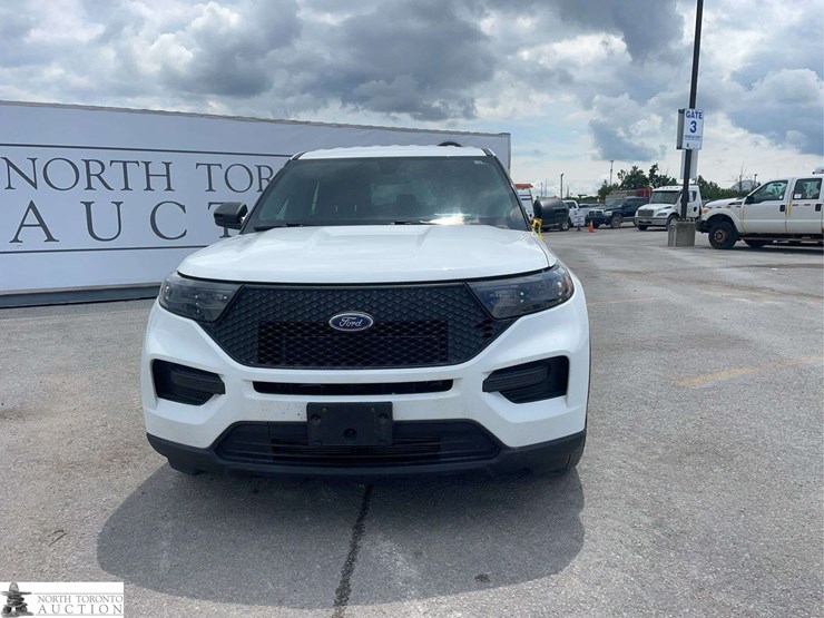 2022-ford-explorer-image-2
