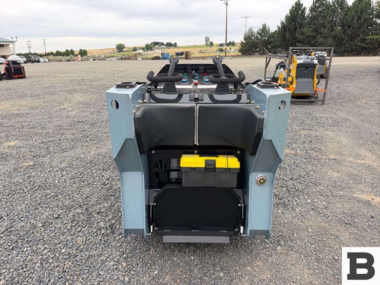 2026-ssl1200-mini-skid-steer-image-6