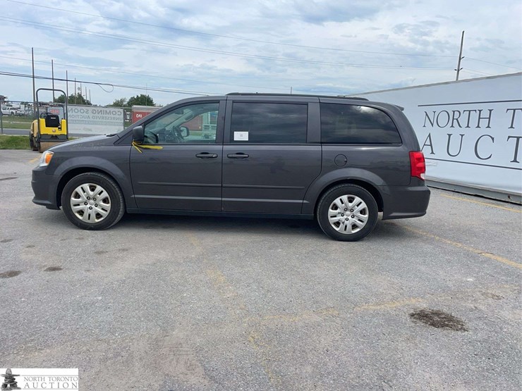 2016-dodge-grand-caravan-sxt-image-8