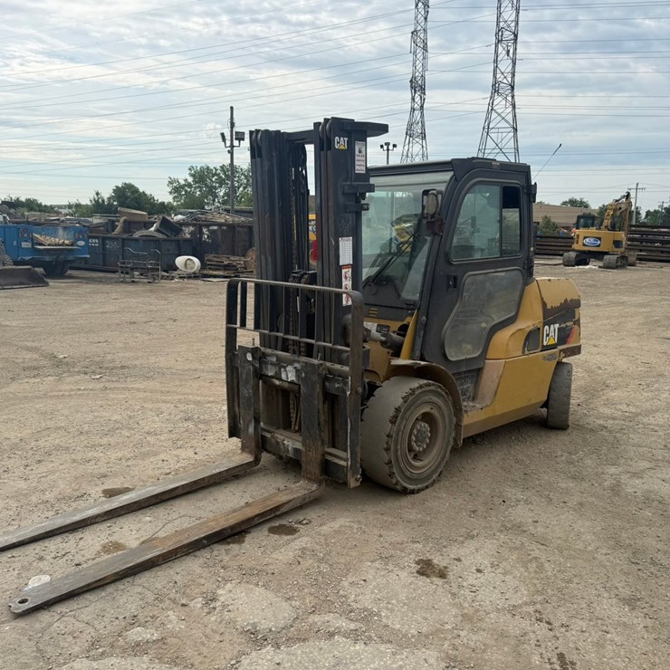 #2090 • Caterpillar DP55N1 Forklift