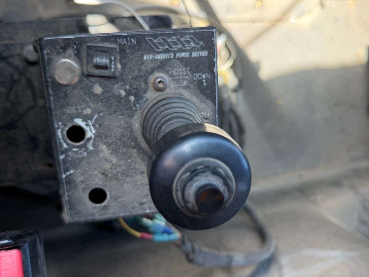 2001-mack-cl713-image-64