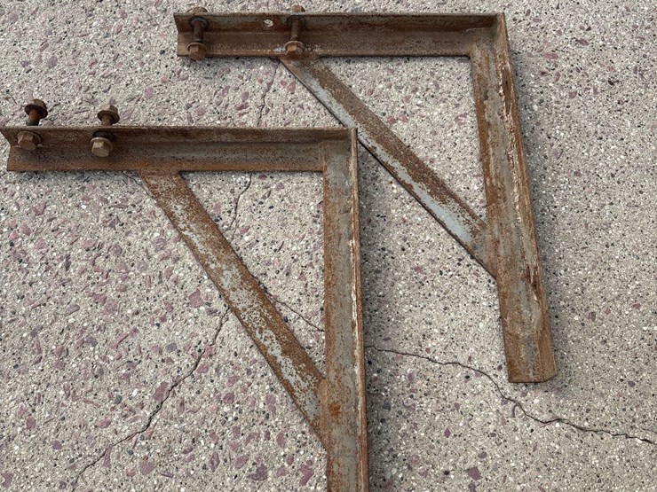 locking-semi-tool-box/-with-brackets-image-5