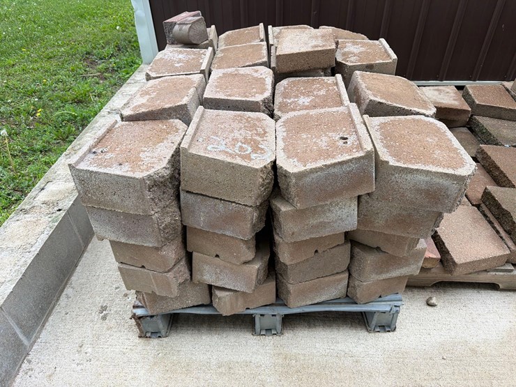 2-pallets-of--landscape-blocks-image-5