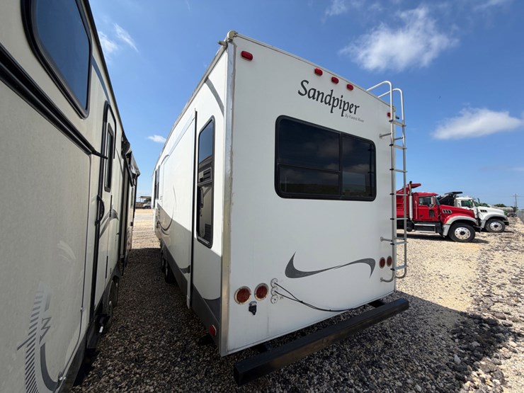 2010-forest-river-sandpiper-fifth-wheel-camper-image-4