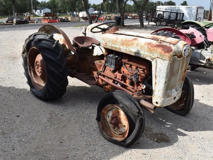 ford-tractor-image-2