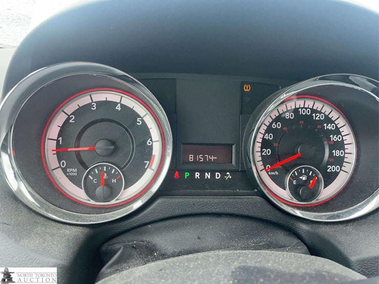 2015-dodge-grand-caravan-sxt-image-12