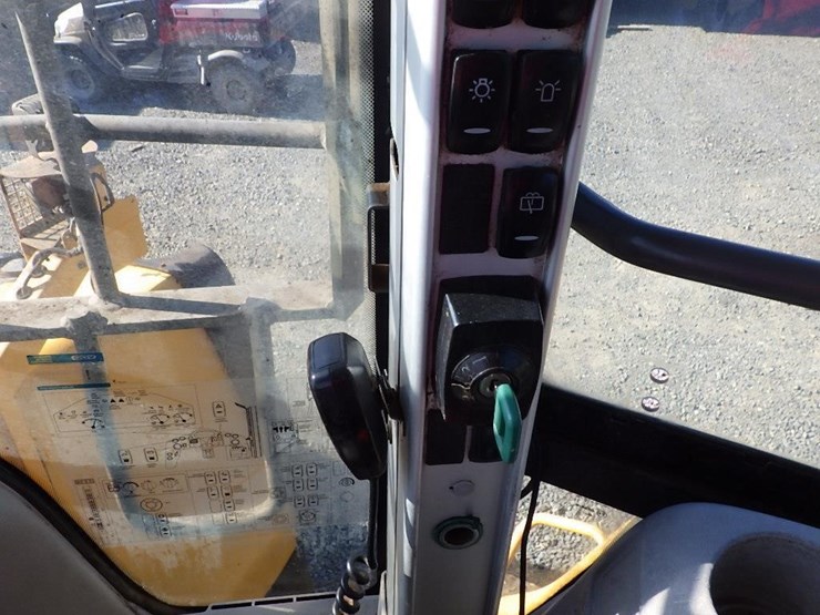 volvo-l220f-image-36