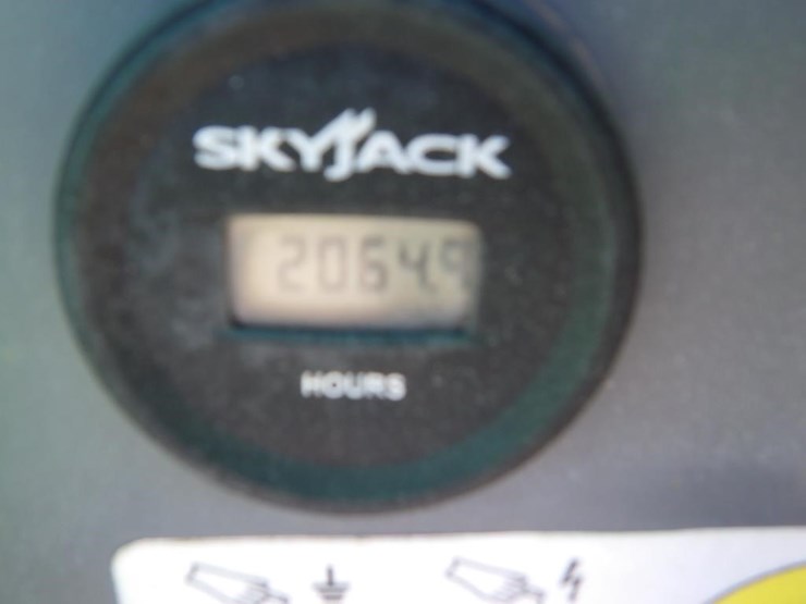 2017-skyjack-sj6826rt-image-12