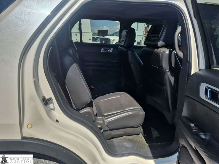 2011-ford-explorer-image-35