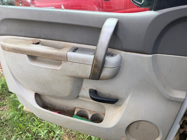 2010-chevrolet-silverado-2500-image-58